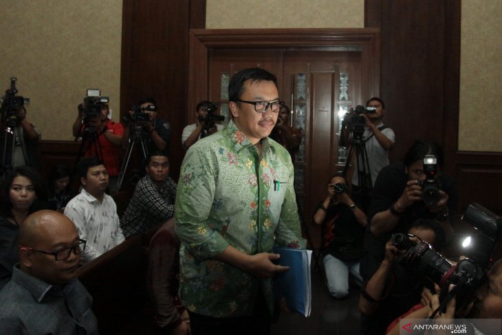 Ditetapkan tersangka, Menpora diduga terima suap Rp26,5 miliar