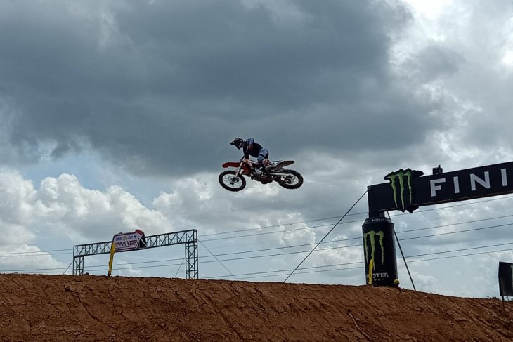 Tiga crosser nasional finis paling buncit