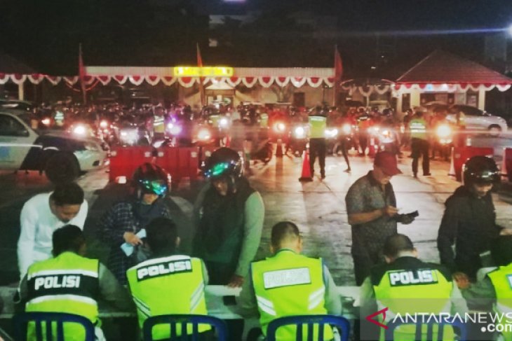 115 pelanggar aturan lalu lintas terjaring pada razia malam