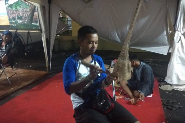 Kerajinan tas koja Baduy diminati pengunjung