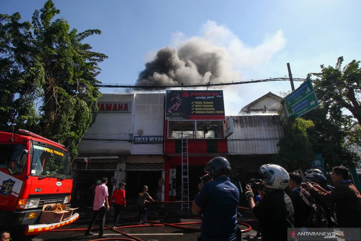 Kebakaran Di Surabaya