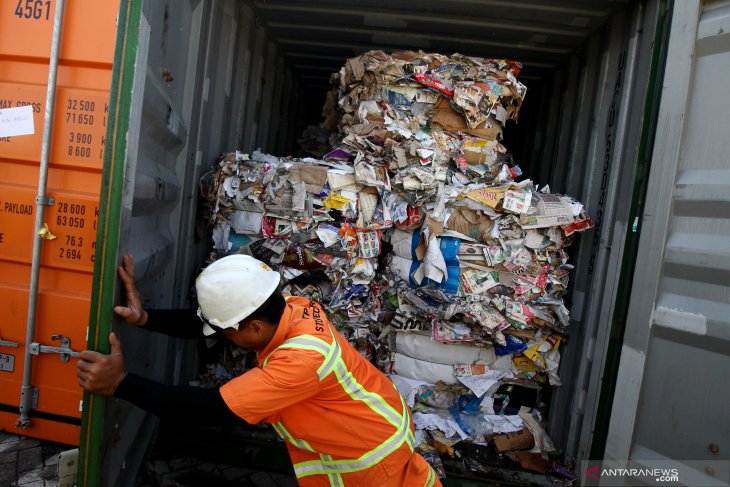 Kertas Bekas Impor Terkontaminasi Limbah B3