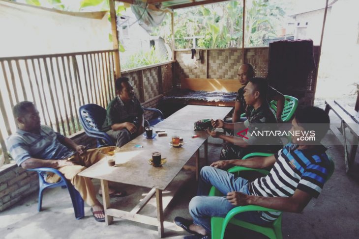 Ingatkan bahaya narkoba, Babinsa Kodim 0204/DS laksanakan komsos