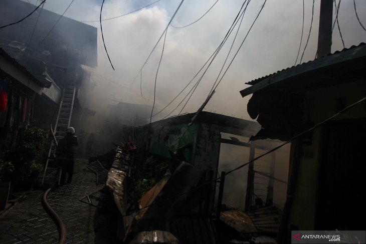 Kebakaran Di Kampung Padat Penduduk