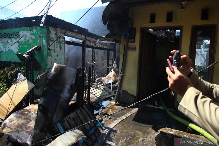 Kebakaran Di Kampung Padat Penduduk