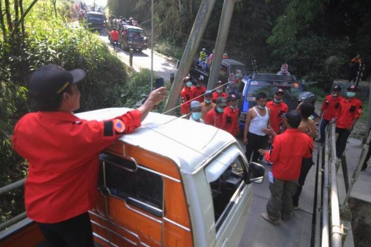 Simulasi penyelamatan warga saat erupsi gunung Merapi