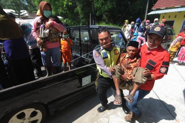 Simulasi penyelamatan warga saat erupsi gunung Merapi