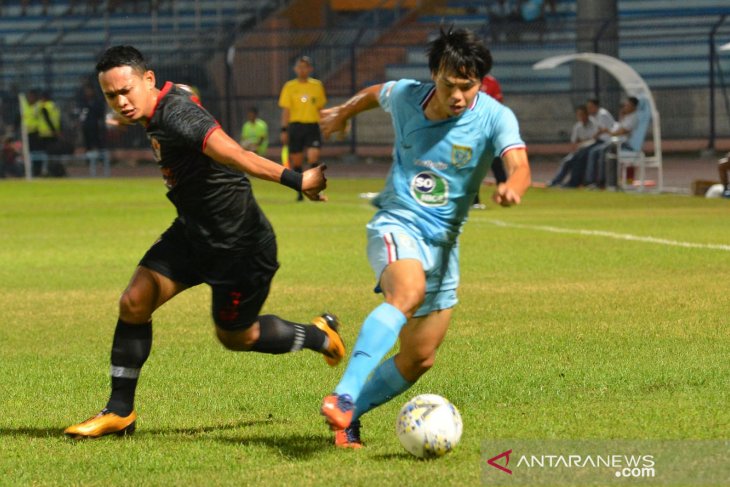 Persela lawan Kateng Putra