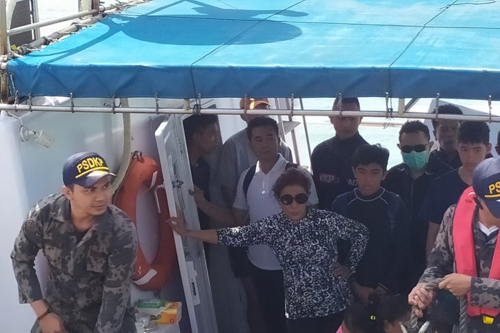 Menteri Kelautan Susi lepasliarkan bibit lobster di Nusa Penida