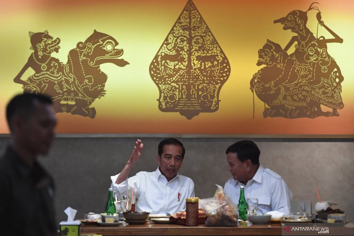 Spontanitas dan gaya kasual Prabowo sebuah ketulusan
