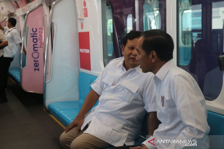 Prabowo extends his congratulations to Jokowi as President