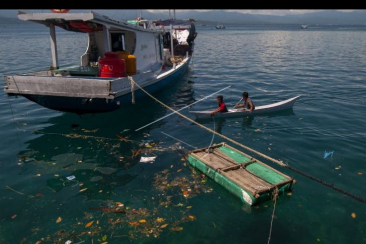 Penanganan sampah laut