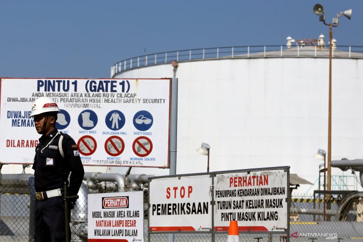 Harga minyak naik lebih dari tiga persen didukung harapan permintaan China segera pulih