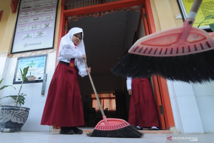 Hari pertama masuk sekolah