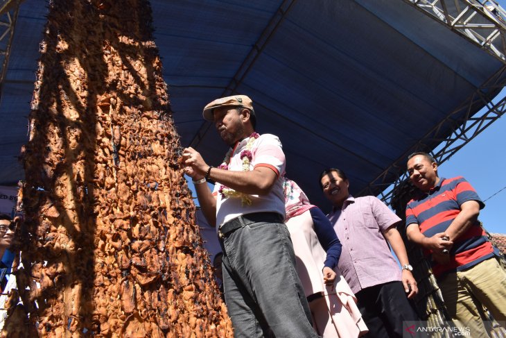 Rekor sate dan lontong Ponorogo