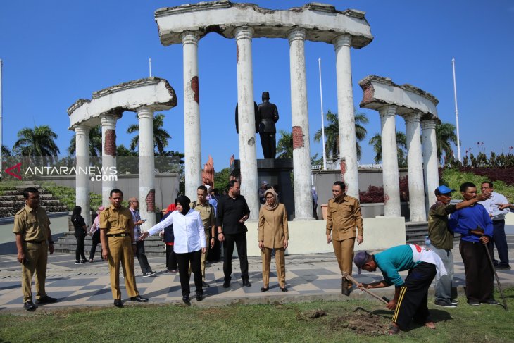 Kawasan Monumen Tugu Pahlawan Surabaya dipercantik dengan taman