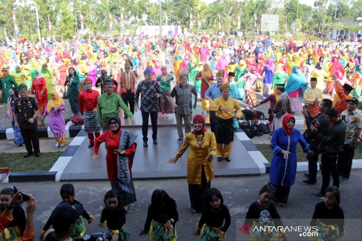 Dubes Kanada untuk Indonesia ikut Joget Harmoni di Kubu Raya