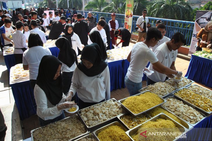 Festival Kuliner 4000 porsi tauge goreng gratis