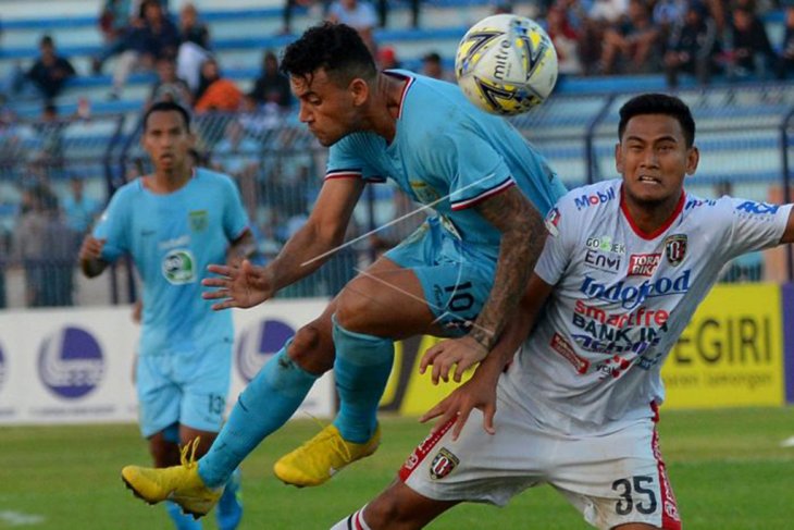Persela lamongan kalahkan Bali United 2-0