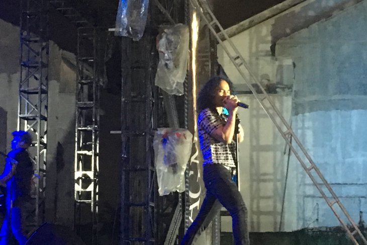 Slank pukau penggemarnya di Medan walau hujan lebat