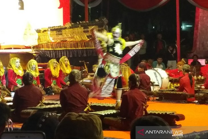 PDI Perjuangan gelar wayang, syukuran kemenangan Jokowi