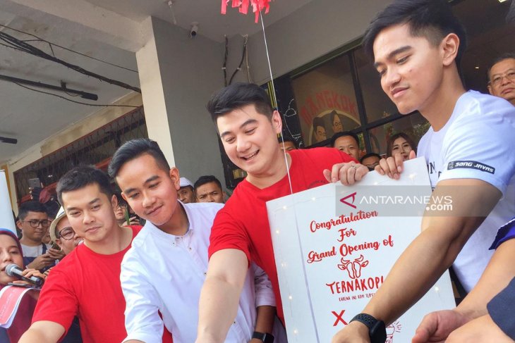 Kepak Sayap Gibran Dan Kaesang Di Bisnis Kuliner - ANTARA News Sumatera ...