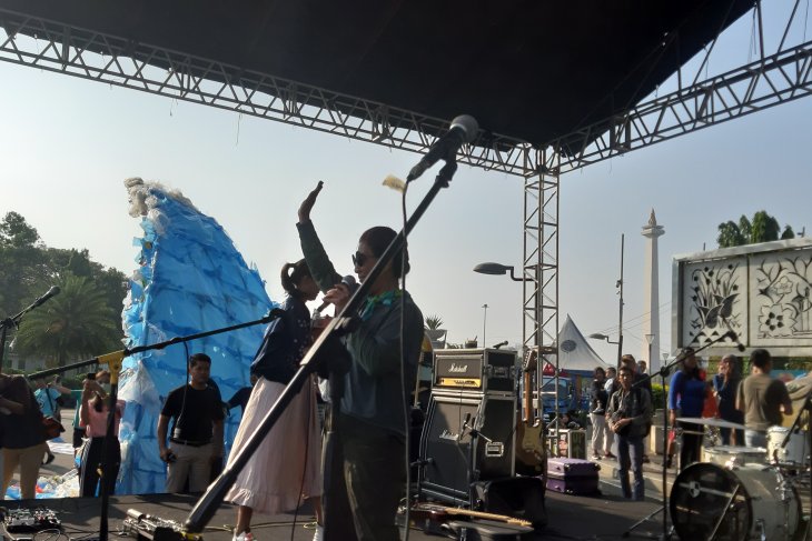 Menteri Susi ancam tenggelamkan pembuang sampah plastik ke laut