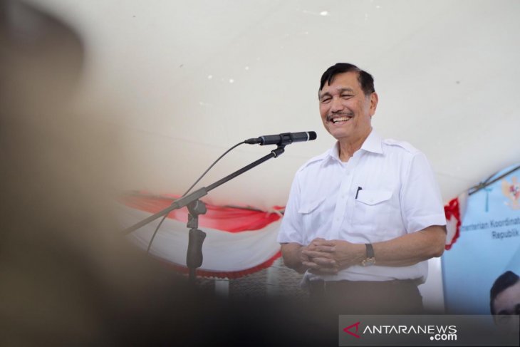 Penjelasan Luhut terkait solusi gejolak harga garam yang rugikan petambak