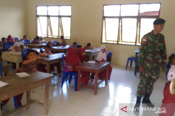 Prajurit perbatasan juga berperan menjadi guru