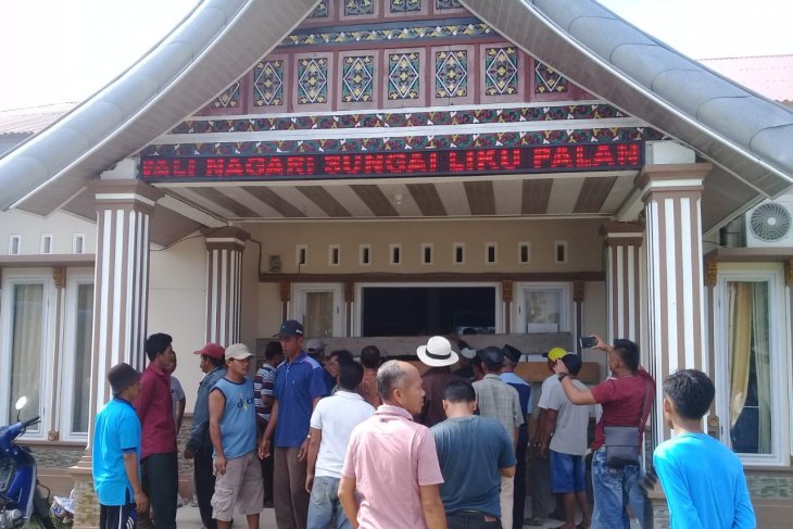 Tersandung kasus asusila dengan wanita bersuami, Wali Nagari dituntut mundur