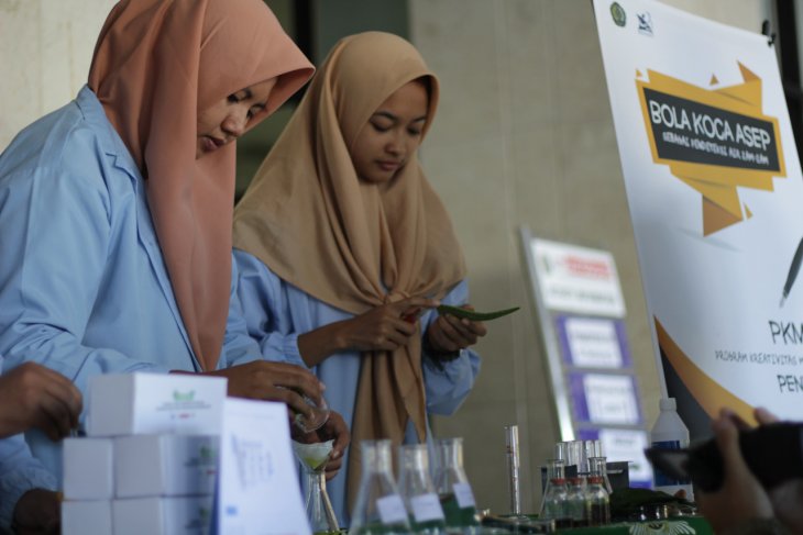 Mahasiswa UMS deteksi keaslian air zam-zam dengan