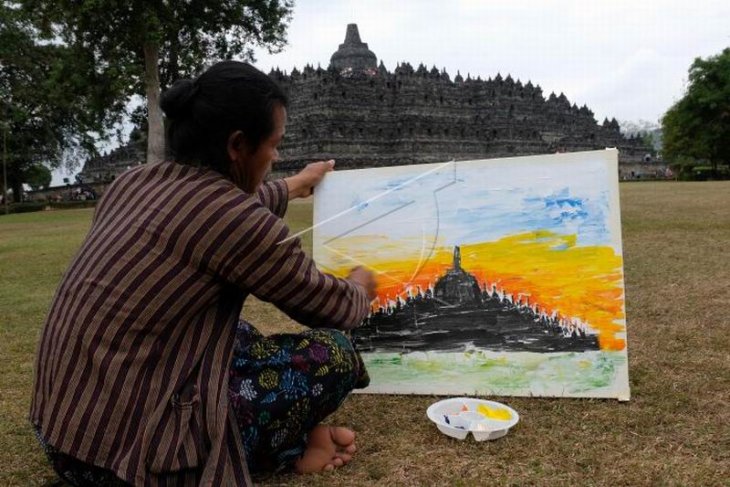 Melukis candi Borobudur