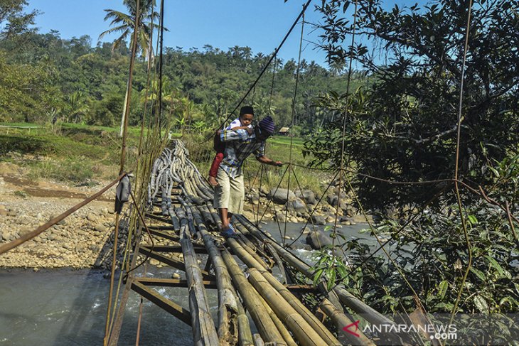 Jembatan gantung rusak di Tasikmalaya 