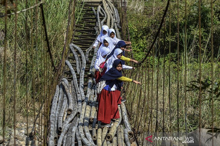 Jembatan gantung rusak di Tasikmalaya 