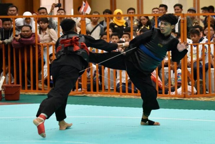 Medali emas pencak silat putra