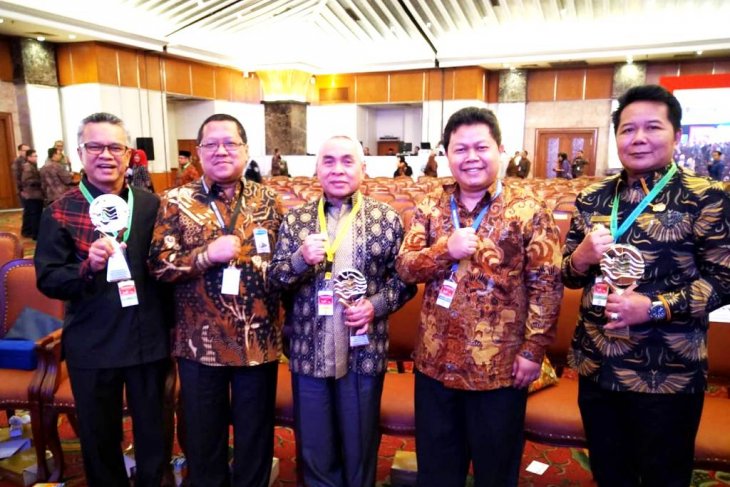 Gubernur Kaltim terima penghargaan TPID
