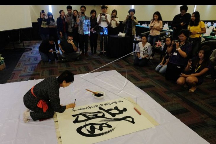 Seni tradisional menulis huruf Jepang