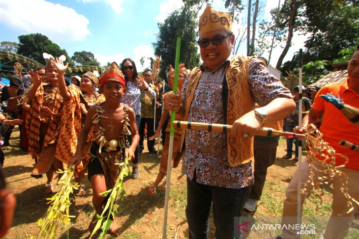 Bupati Balangan Hadiri Mesiwah Pare Gumboh