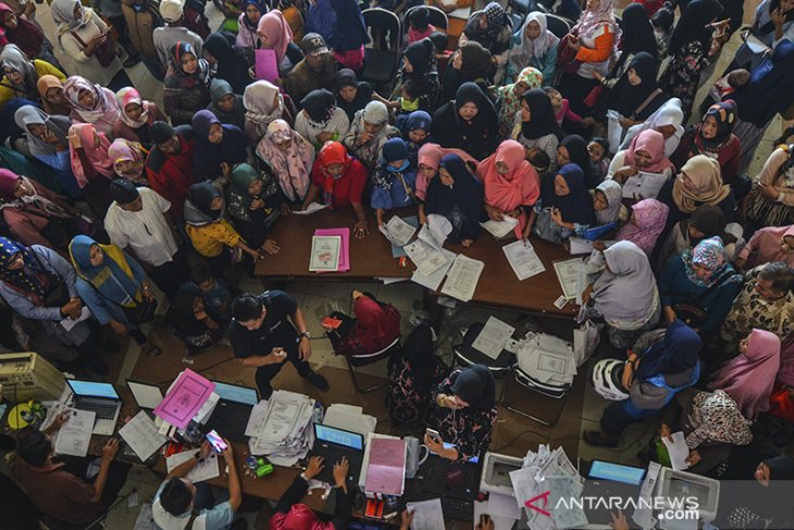 Pembuatan kartu identitas anak 