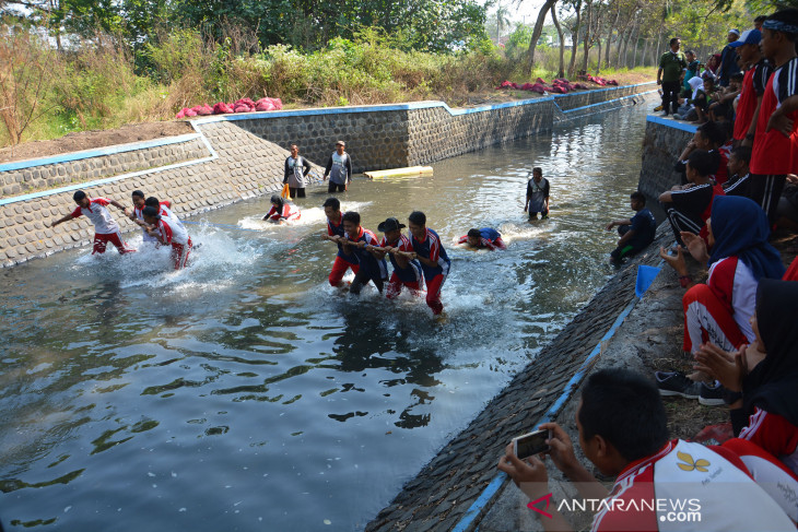 Balap bajak kali di Jombang