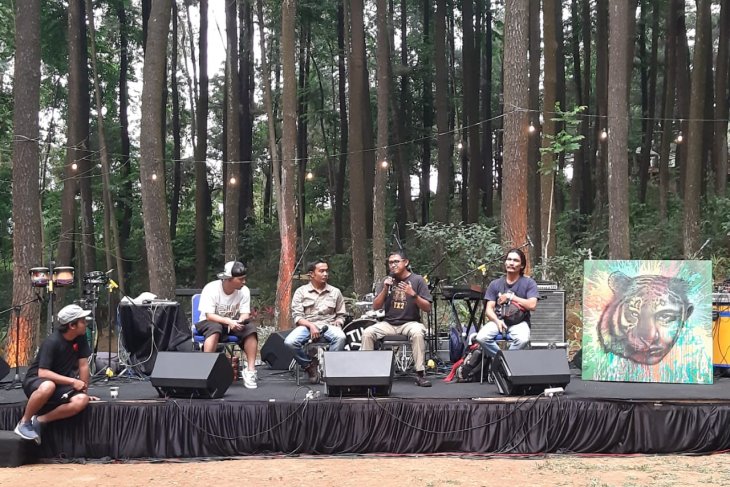 WWF uses art approach to protect Sumatran tigers