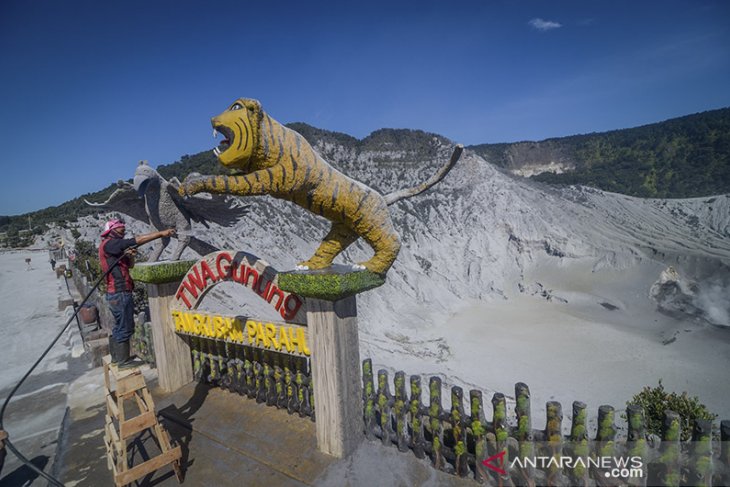 Suasana gunung Tangkuban Parahu pascaerupsi 