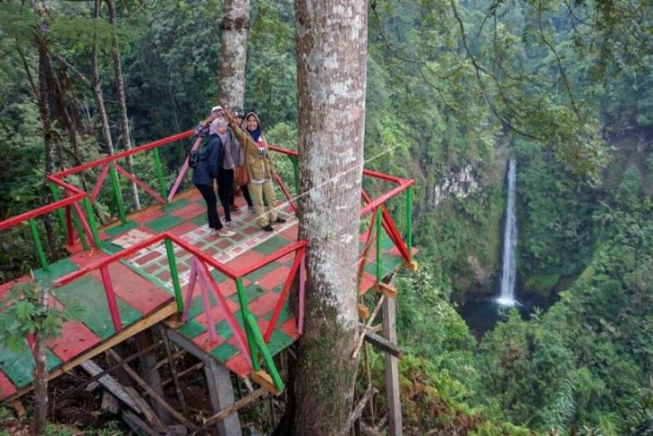 Air terjun Curug Genting