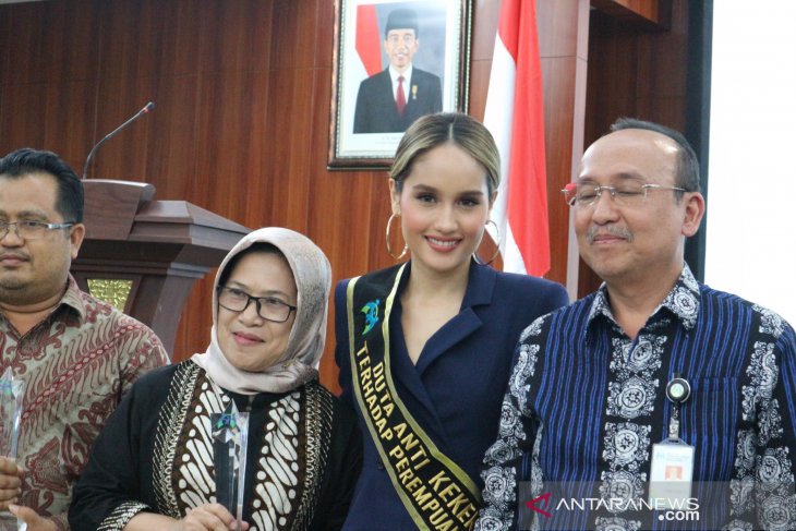 Cinta Laura resmi diangkat jadi Duta Anti Kekerasan
