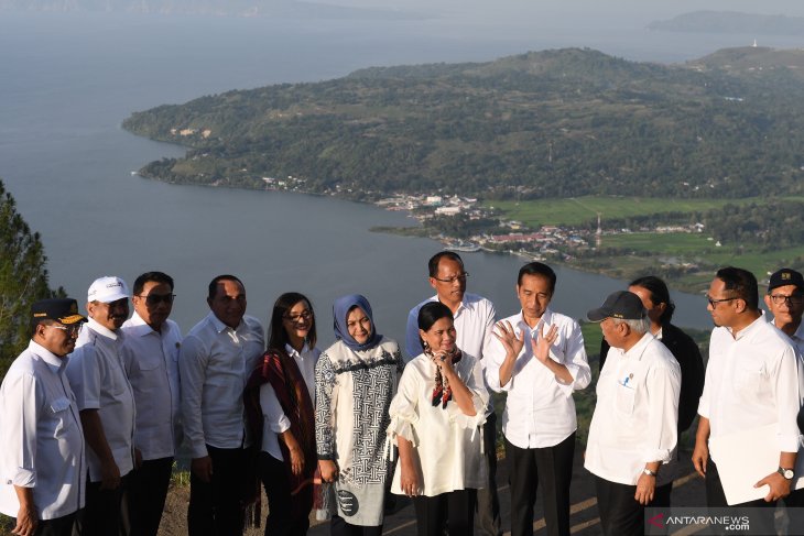 Jokowi ke Sumut hingga analisis Dewi Fortuna