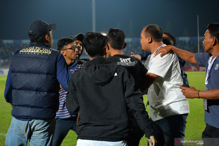 Ricuh Suporter Sepakbola