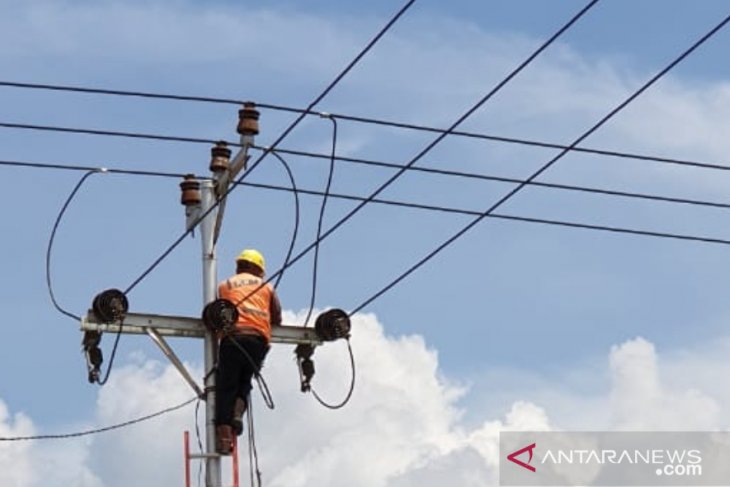 Kerap terganggu layangan, ini yang dilakukan PLN di Pontianak Timur dan Utara