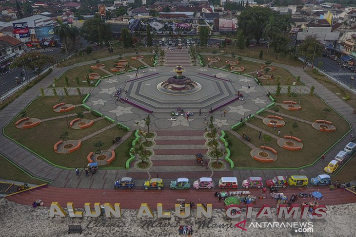 Revitalisasi Alun-alun Ciamis bermasalah 