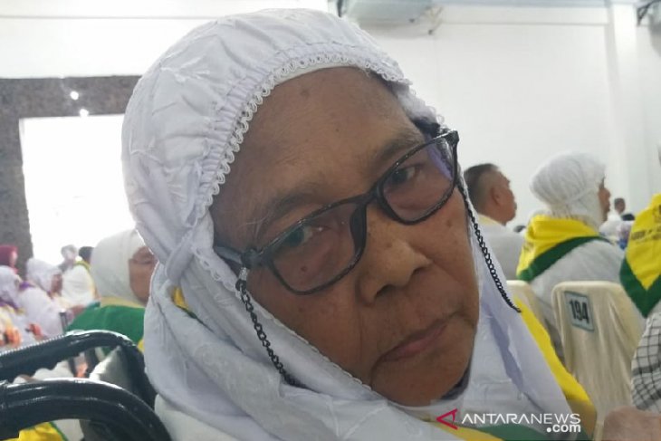Nurainun jual sawah untuk menunaikan ibadah haji ke Mekkah