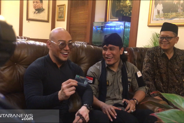 Deddy Corbuzier banyak tolak tawaran umrah setelah mualaf